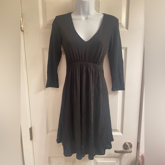 Babaton Dresses & Skirts - Aritzia Babaton Black little V-neck Mini dress size S